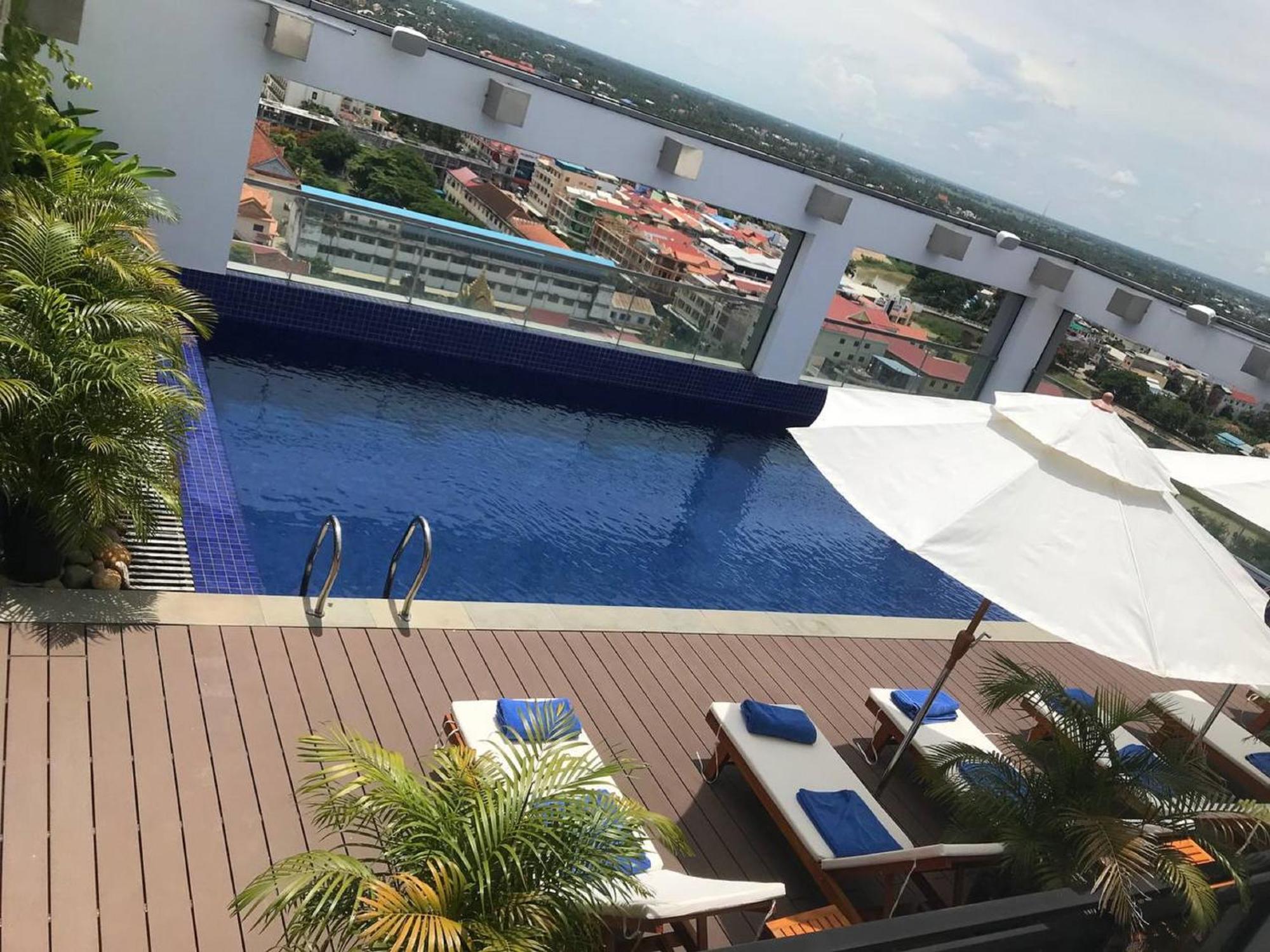 V V Hotel Battambang Buitenkant foto