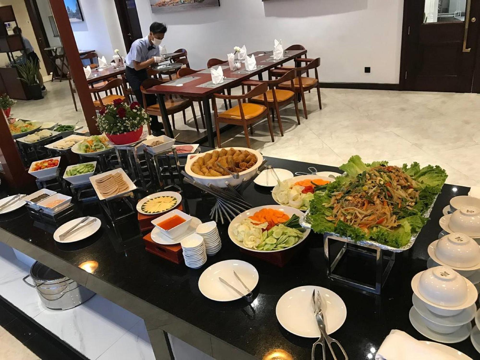 V V Hotel Battambang Buitenkant foto