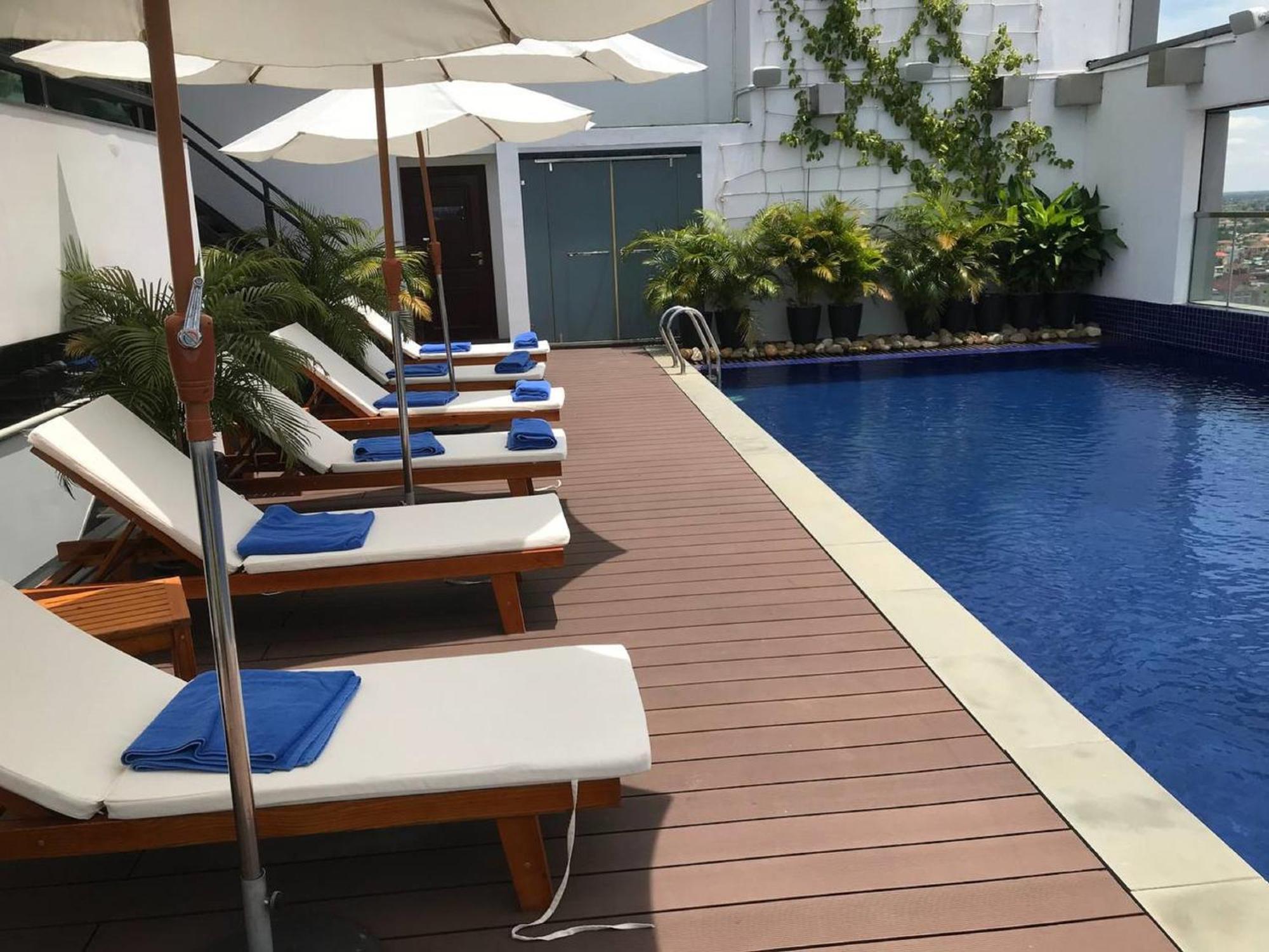 V V Hotel Battambang Buitenkant foto