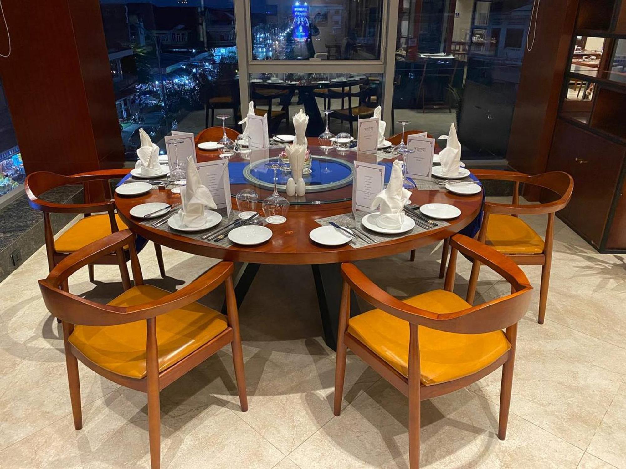 V V Hotel Battambang Buitenkant foto