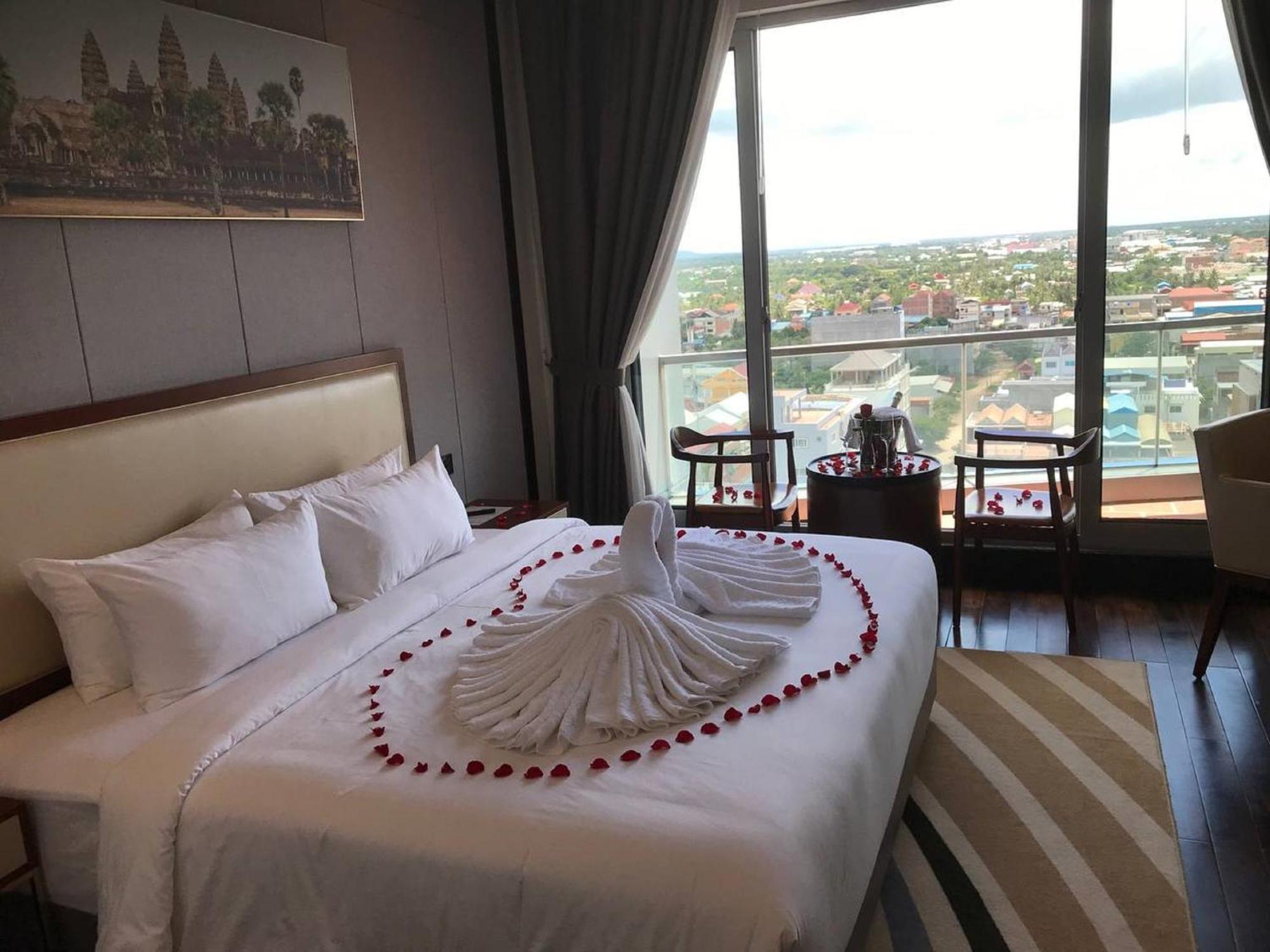 V V Hotel Battambang Buitenkant foto