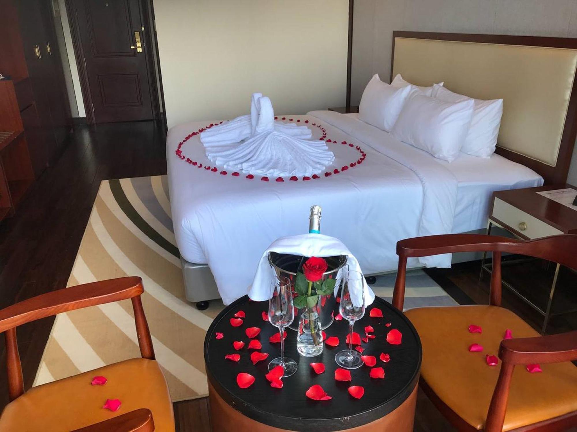 V V Hotel Battambang Buitenkant foto